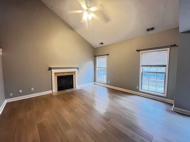 Building Photo - Beautiful 4 Bedroom and 2.5 Bath Home