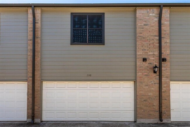 Building Photo - 9850 Pagewood Ln