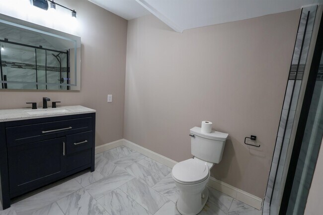 Building Photo - 36 Littleton Way