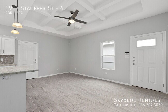 Building Photo - 1917 Stauffer St-4