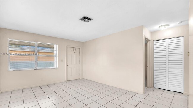 Building Photo - 6116 SW 39th St