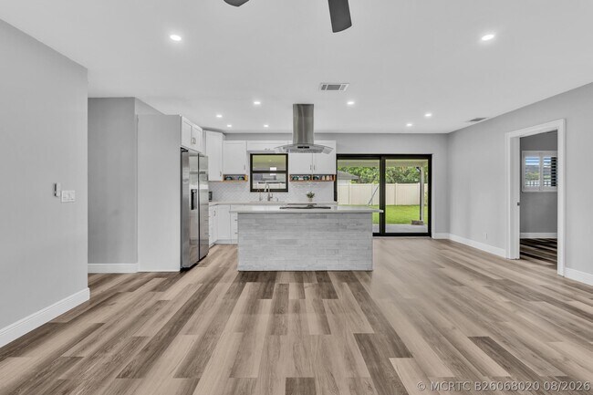 Building Photo - 2056 Park Pl