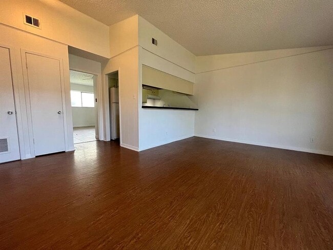 Building Photo - 612 W 51st St