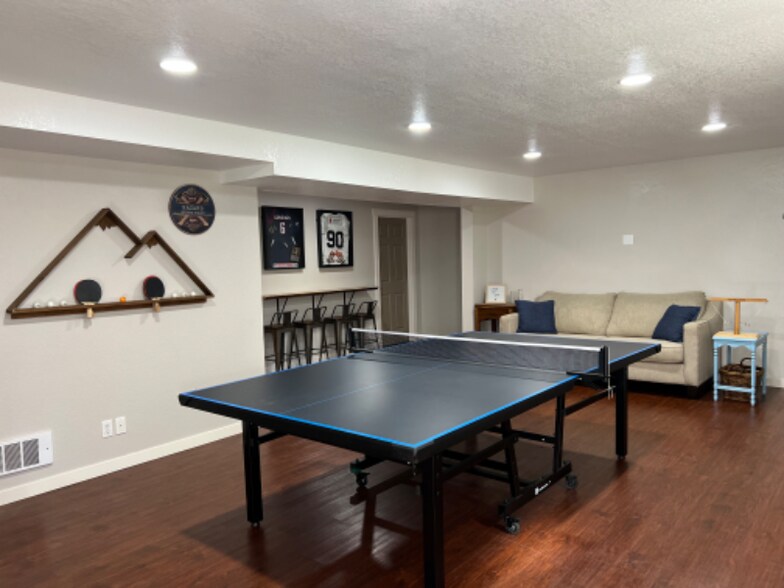 Building Photo - 912 E Harrison Ave