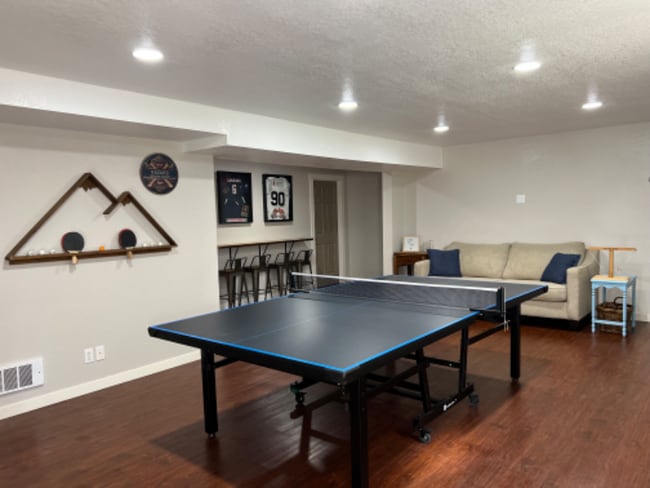 Building Photo - 912 E Harrison Ave