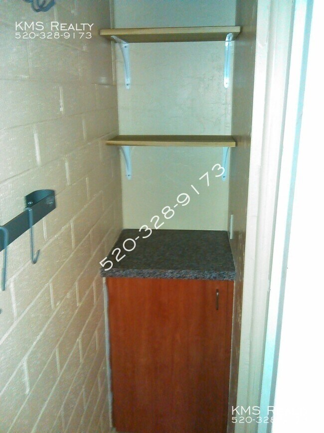 Building Photo - 2525 N Alvernon Way