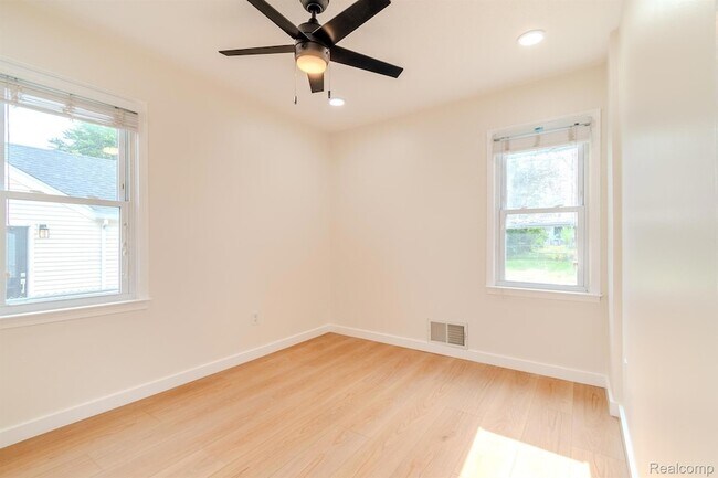 Building Photo - 4709 Mankato Ave
