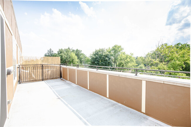 Building Photo - 1202 Waukegan Rd