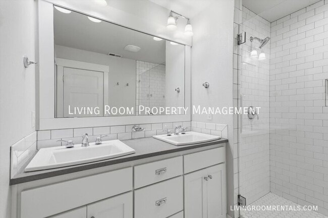 Building Photo - 5485 NE 37th Ave