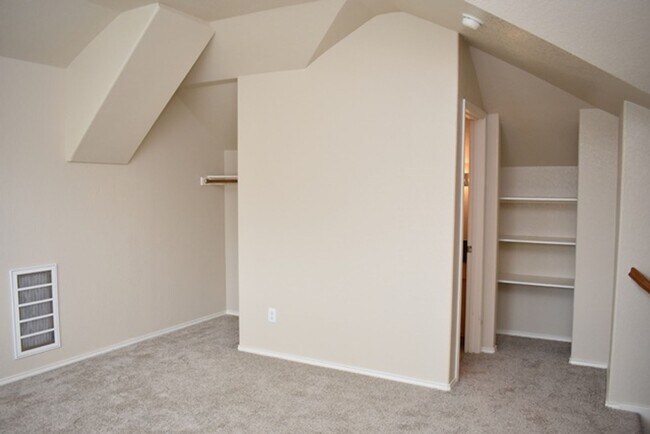 Building Photo - Wonderful 4-2-2 in N Ft. Worth, desirable ...
