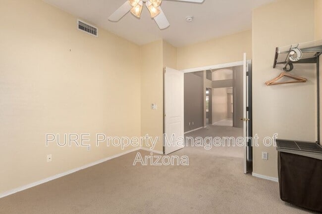 Building Photo - 10652 W Coronado Rd