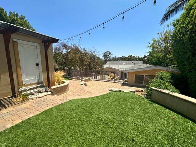 Building Photo - 2BD/1BA DT Fullerton Vintage 1922 House w/...
