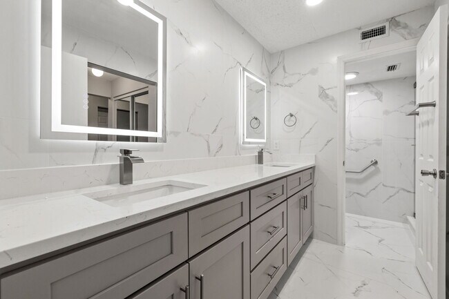 Building Photo - 487 Pinellas Bayway S