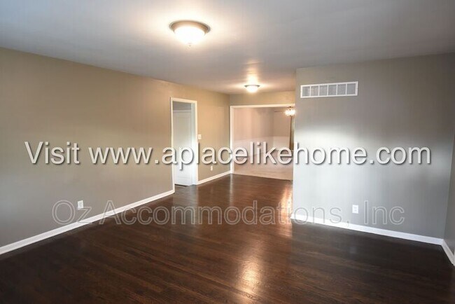 Building Photo - 9539 Kessler St