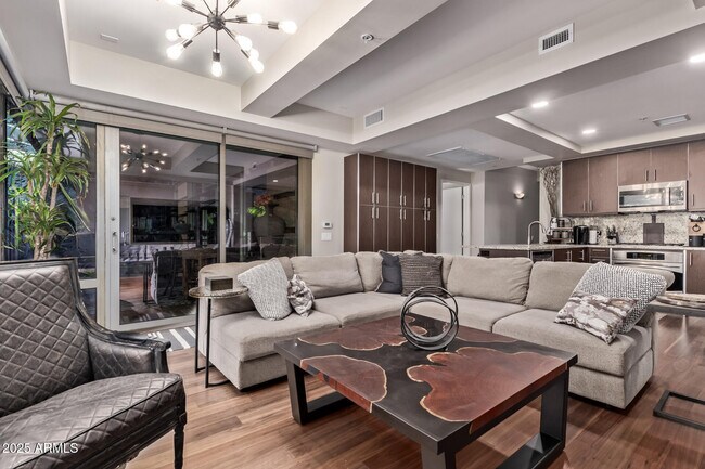 Building Photo - 7117 E Rancho Vista Dr