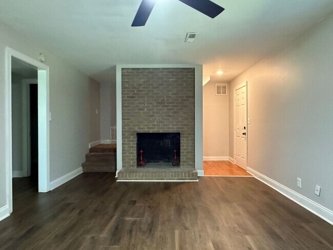 Building Photo - 645 Greenbriar Ave