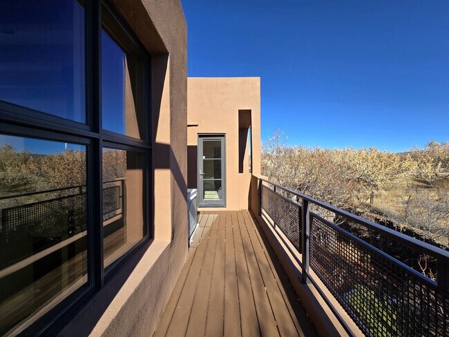 Building Photo - 927 Alto St