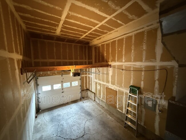 Building Photo - 1415 E 38th Ave