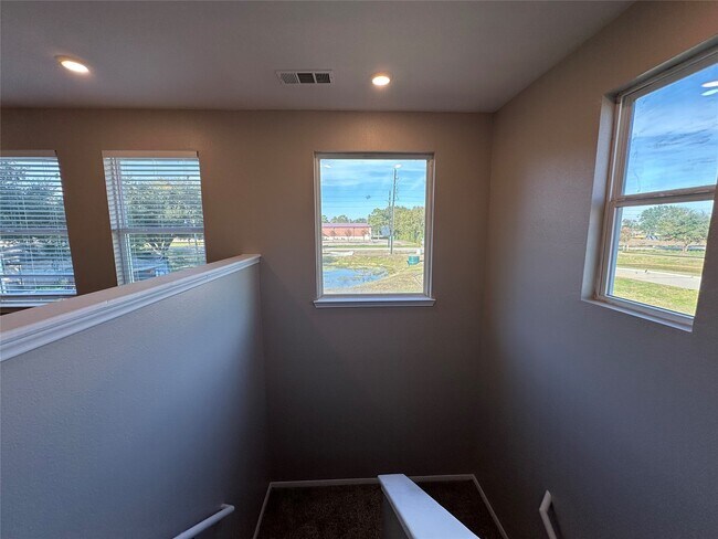 Building Photo - 11114 Beverley Pk St