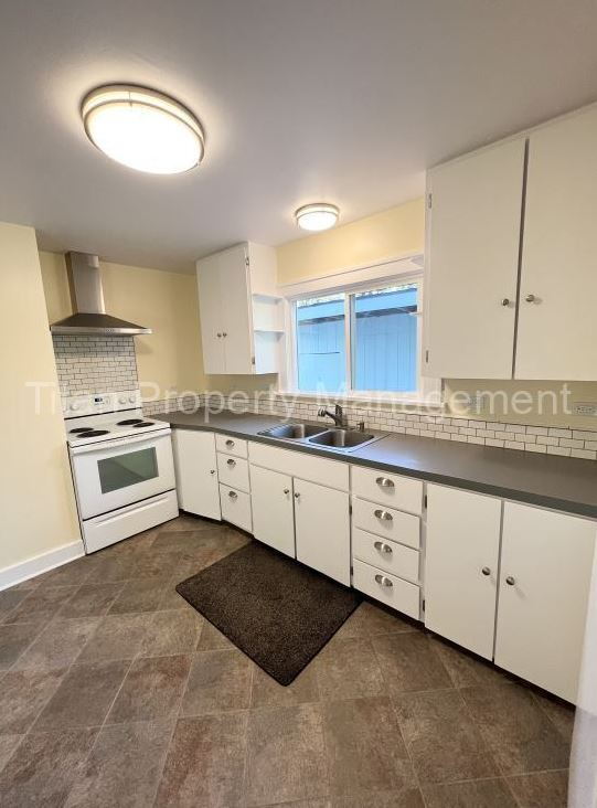 Building Photo - Charming 2-Bedroom Retreat in Portland – Cozy Living in 780 Sq Ft!