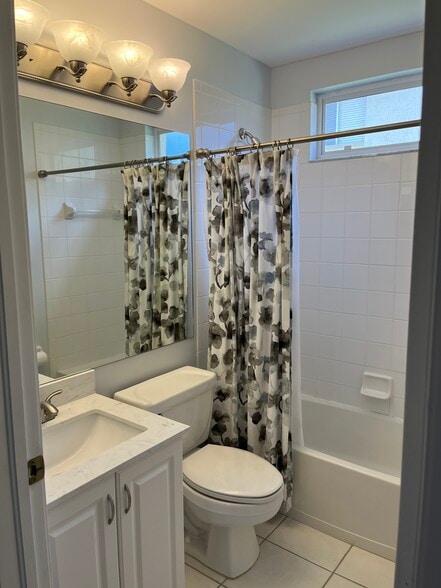 Building Photo - 655 Luisa Ln