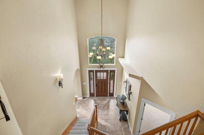 Building Photo - 5BED 4BATH - Beautiful Home with a Gorgeous View