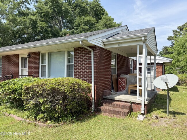 Building Photo - 2703 Jackson Dr