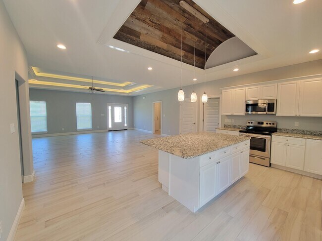 Building Photo - 1628 Ponderosa Dr