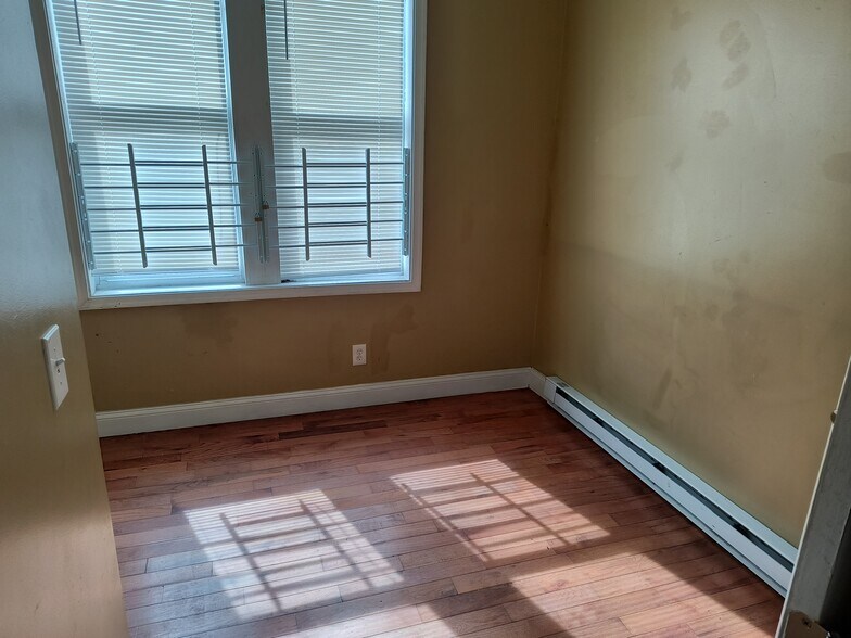 Building Photo - 1841 W Huntingdon St