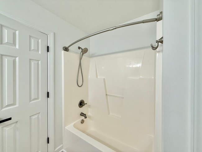 Building Photo - Modern 3BD, 2.5BA End Unit Raleigh Townhome with HOA Amenities Near I-540 & Triangle Town Center