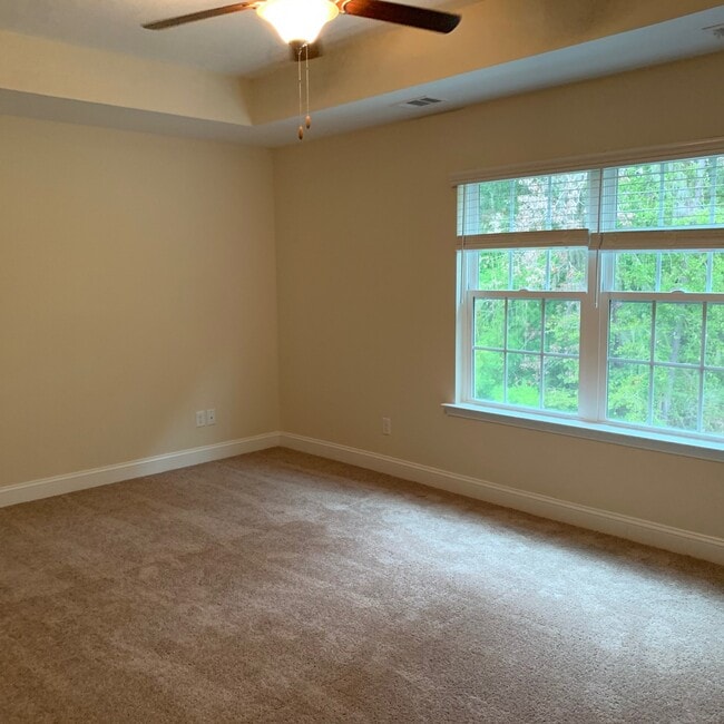 Building Photo - Cute 3 bedroom 2 bath