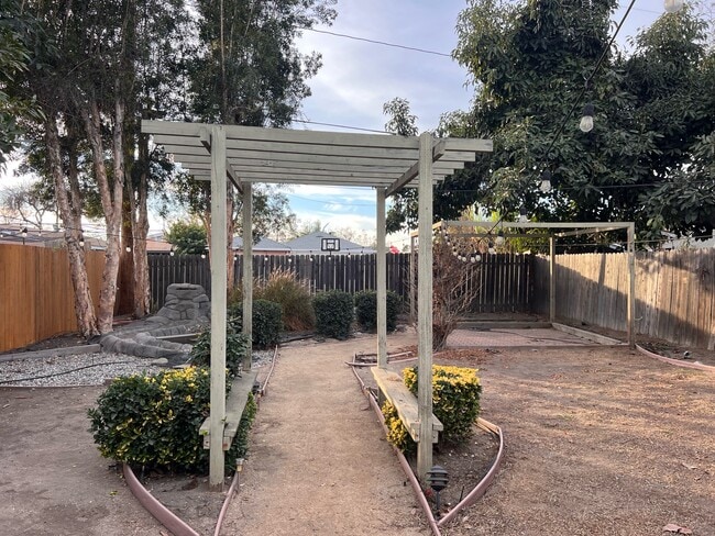 Building Photo - 14335 Norwalk Blvd