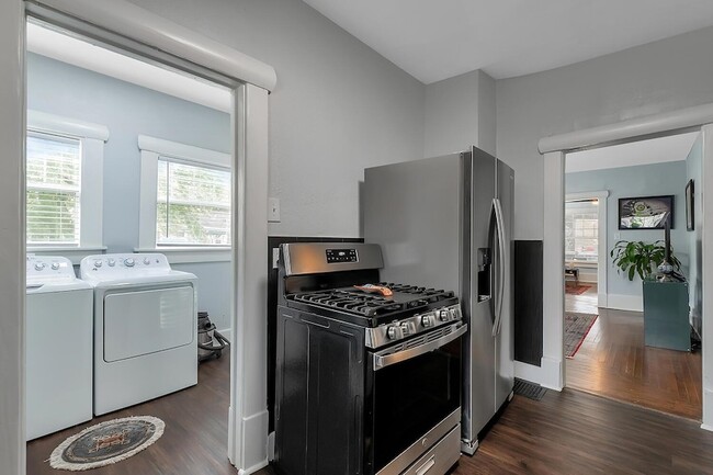 Building Photo - 244 S Volutsia Ave