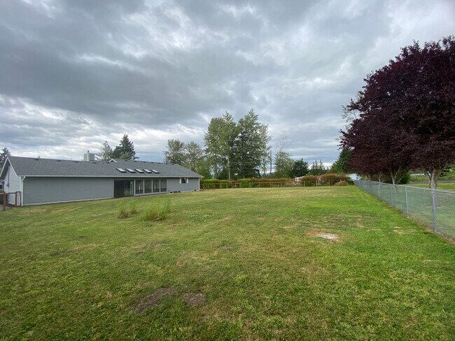 Building Photo - Spacious Buckley Home by Maris Farms