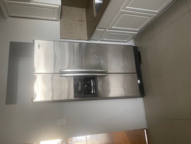 Building Photo - 3248 N Clark St