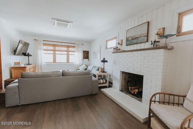 Building Photo - 35 12th Ave