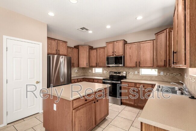 Building Photo - 15204 W Westview Dr