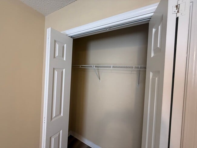 Building Photo - 508 Cedar Ln