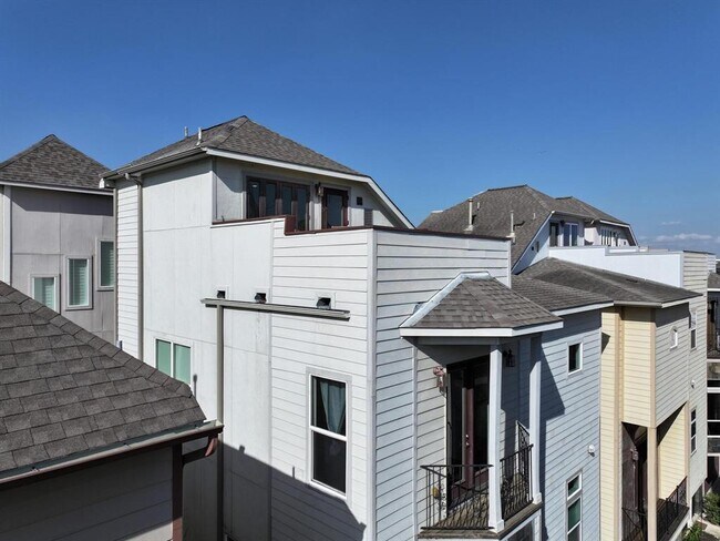 Building Photo - 2014 Sabine St