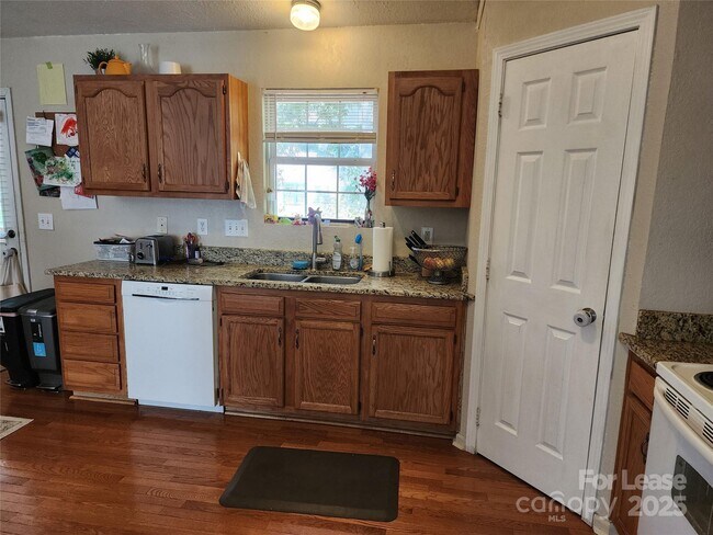 Building Photo - 4300 Carmel Forest Dr