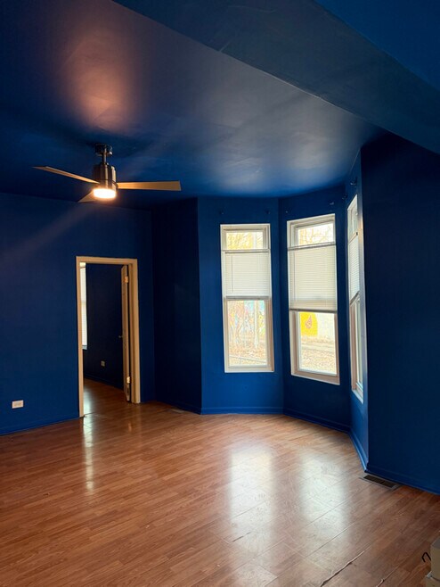 Building Photo - 604 W 60th St