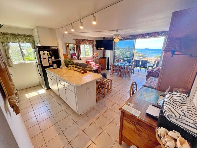 Building Photo - Live the Maui Dream – Modern 2-Bed, 2-Bath...