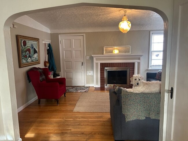 Building Photo - 611 W 32nd St