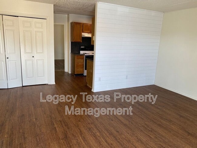 Building Photo - 1412 Courtney Pl