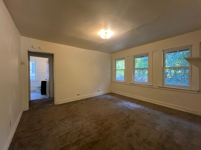 Building Photo - 1207 Sarah St