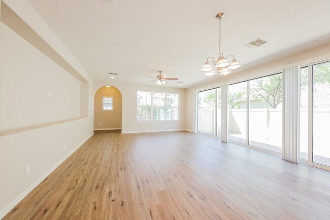 Building Photo - 12537 W Via Dona Rd