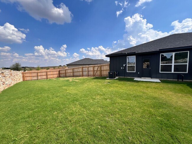 Building Photo - 3909 American Elm Dr