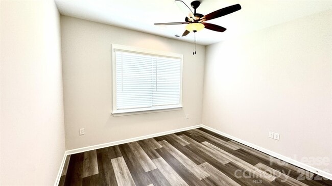 Building Photo - 1135 Overlake Dr
