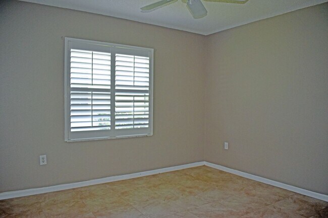 Building Photo - 14499 Tamarind Loop