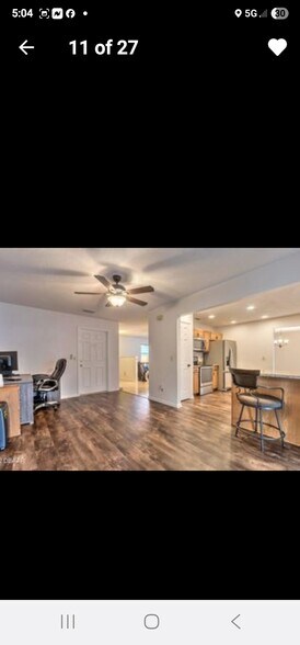 Building Photo - 2404 Pine Tree Dr